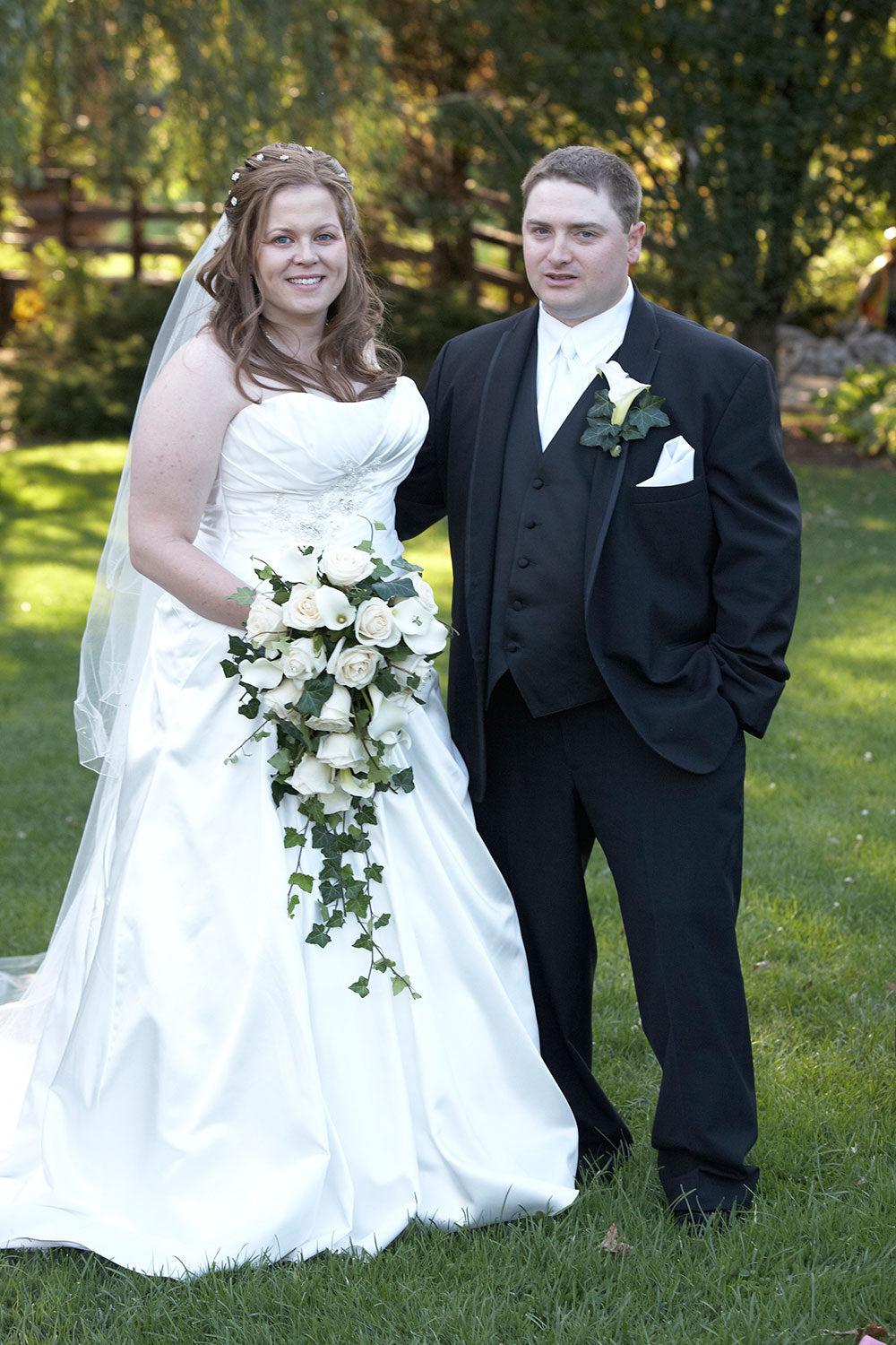 CASCADE BRIDAL BOUQUETS-GB0171